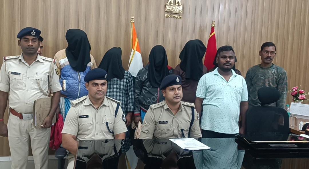 पुलिस की गिरफ्त में आरोपी