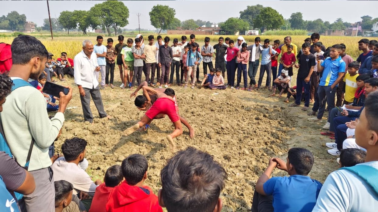 Sports news of 300 players played in four events across three categories Shivam defeated Priyanshu with Salto
