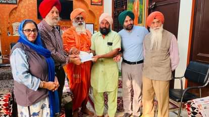Akal Eye Hospital and Dharat Suhavi extend a helping hand to flood-affected families