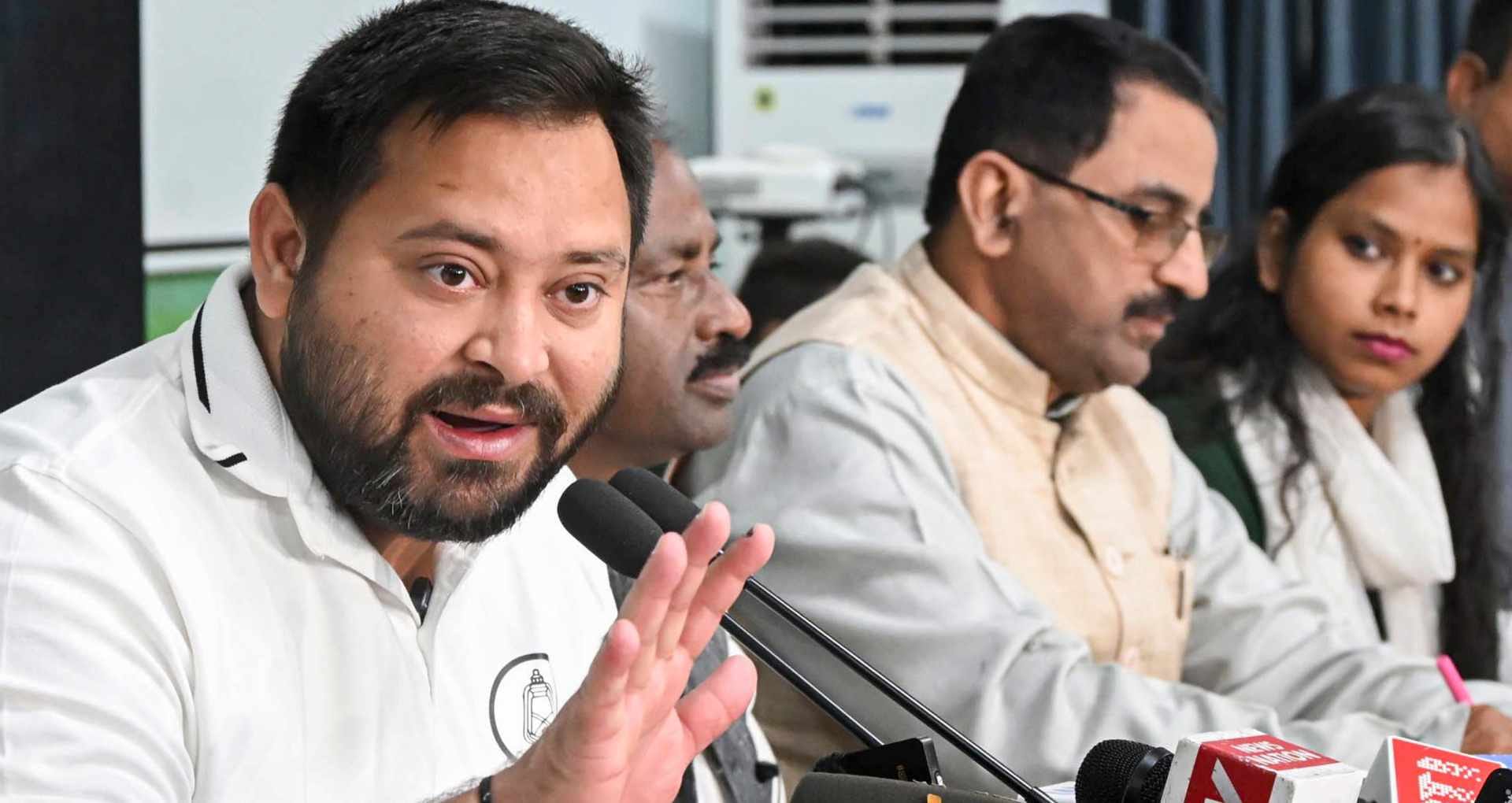 राजद नेता तेजस्वी यादव