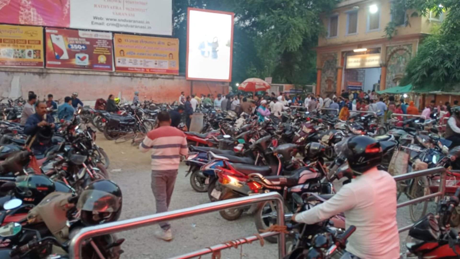 Delhi Blast high alert in varanasi security at airport Kashi Vishwanath Sankat Mochan Temple same condition