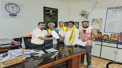 Sarva Adivasi Samaj submitted a memorandum on several issues including illegal sand transportation and land p