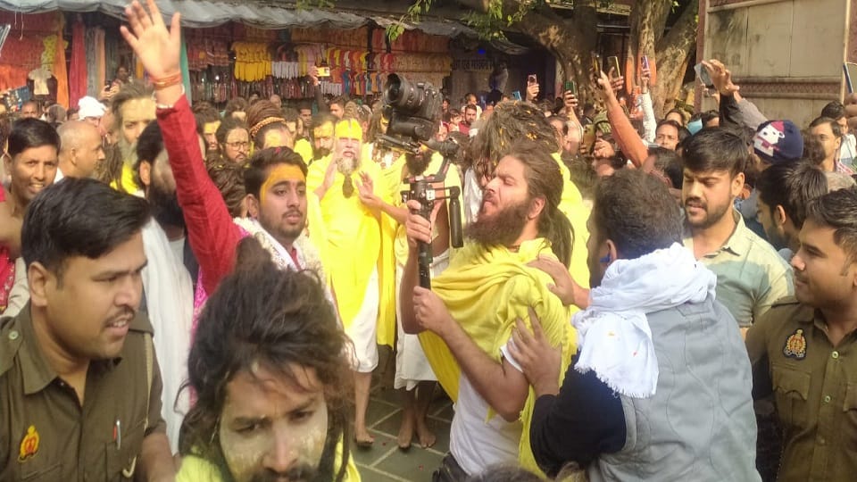 Premanand Maharaj’s Emotional Darshan at Shri Dauji Temple in Braj
