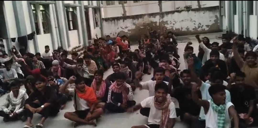 Bihar News: Navodaya Vidyalaya students go on hunger strike to protest transfer of teacher