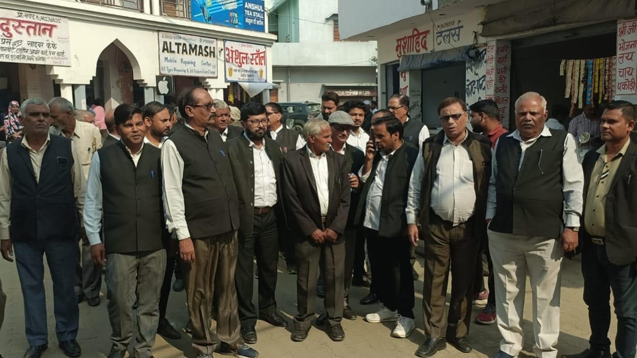 Dispute between advocates and SDM in Sahaswan Tehsil Budaun