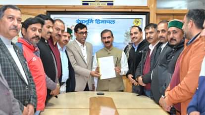 The delegation of the newly elected executive committee of the State Primary Teachers' Association met the cm