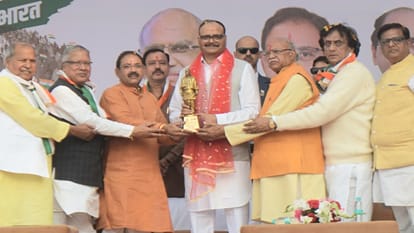 Deputy CM in Meerut: Brijesh Pathak said - Congress fed biryani to the terrorists