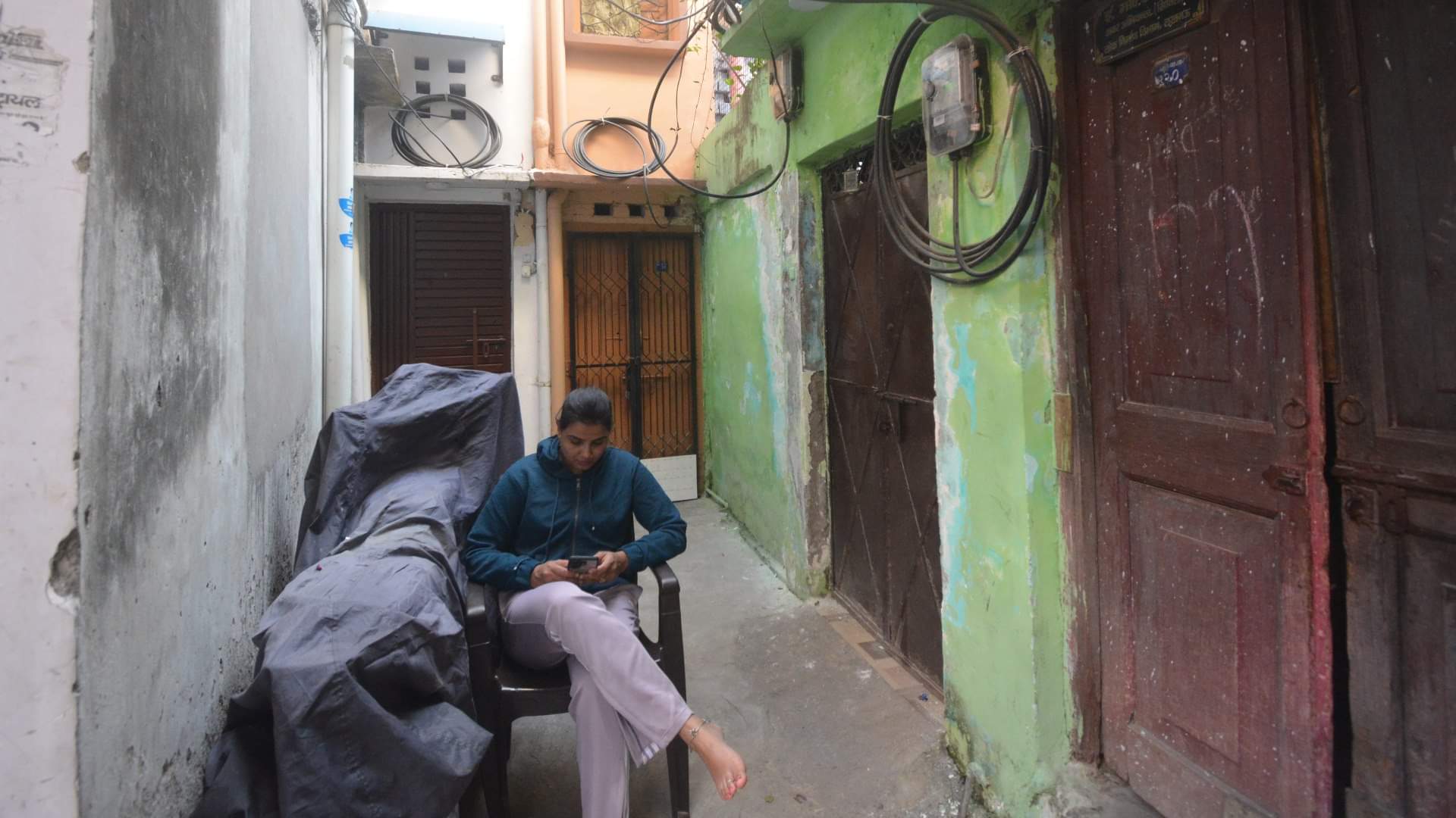 Delhi blasts: Streets remained deserted on the second day of ATS raids, people confined to their homes