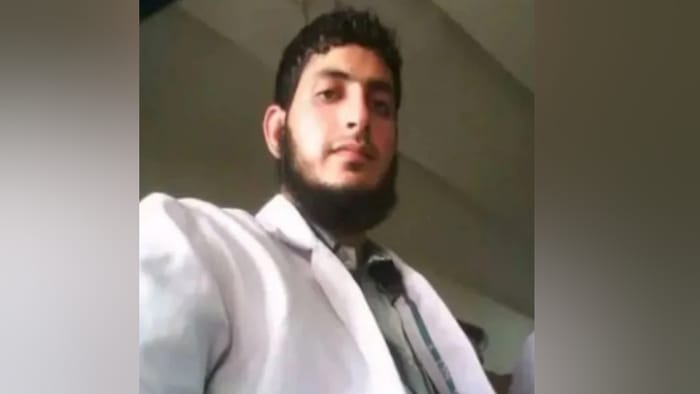 Delhi Blast Pakistani Jaish handler sent over 40 videos to Dr Umar and Muzamil to teach them how to make bombs