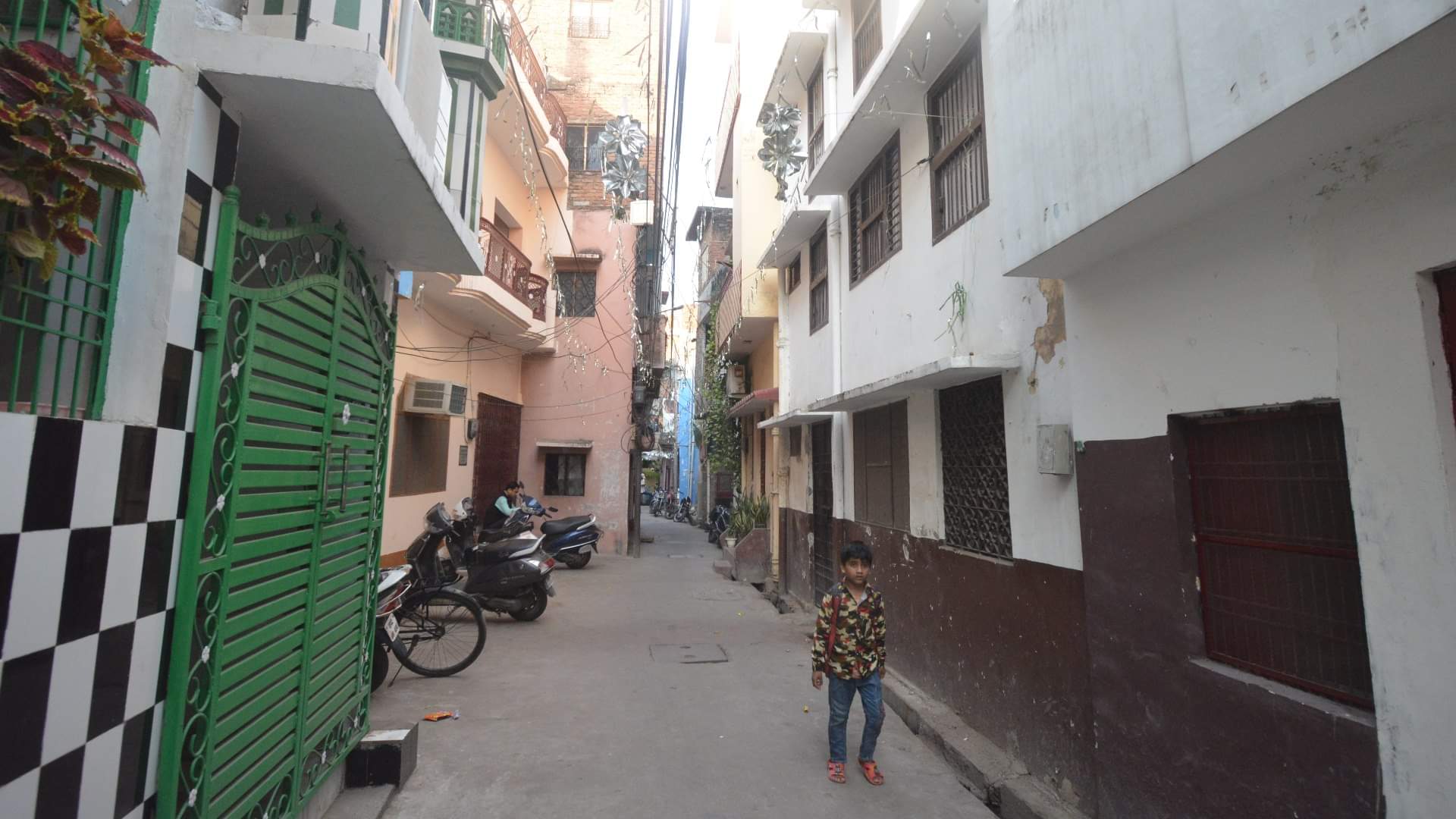 Delhi blasts: Streets remained deserted on the second day of ATS raids, people confined to their homes