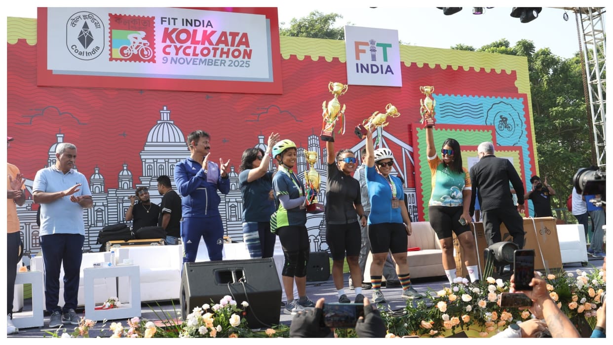 More than 4000 participants took part in Fit India Kolkata Cyclothon leander paes Usha Uthup as chief guests