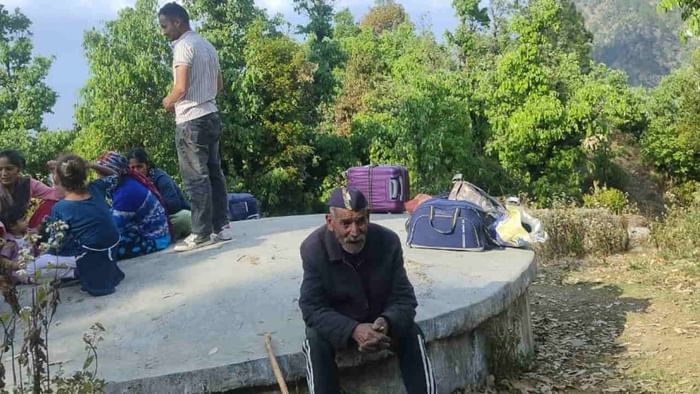 Road inconvenience is becoming a hindrance in youth relationship Karnaprayag Barkot Village Chamoli News