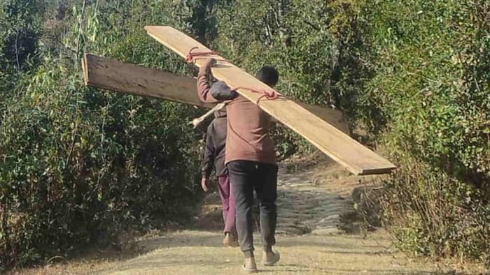 Road inconvenience is becoming a hindrance in youth relationship Karnaprayag Barkot Village Chamoli News