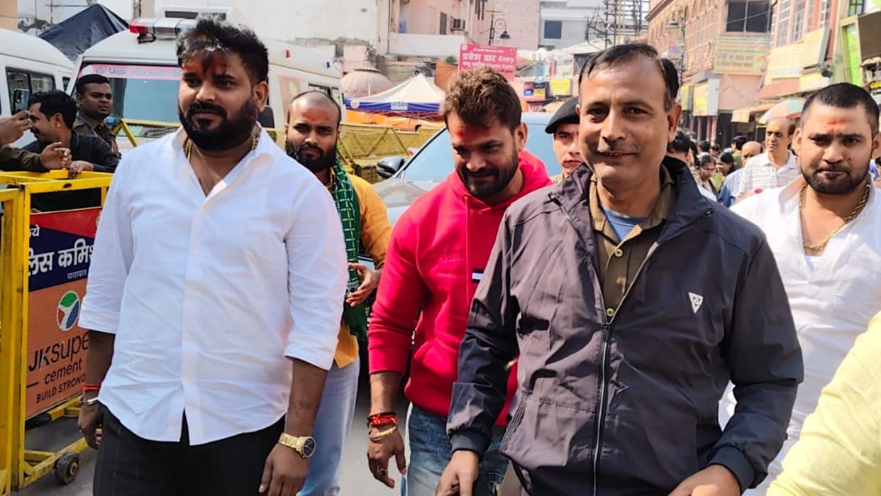 Khesari lal yadav visits vindhyachal and kashi vishwanath dham before Bihar election results