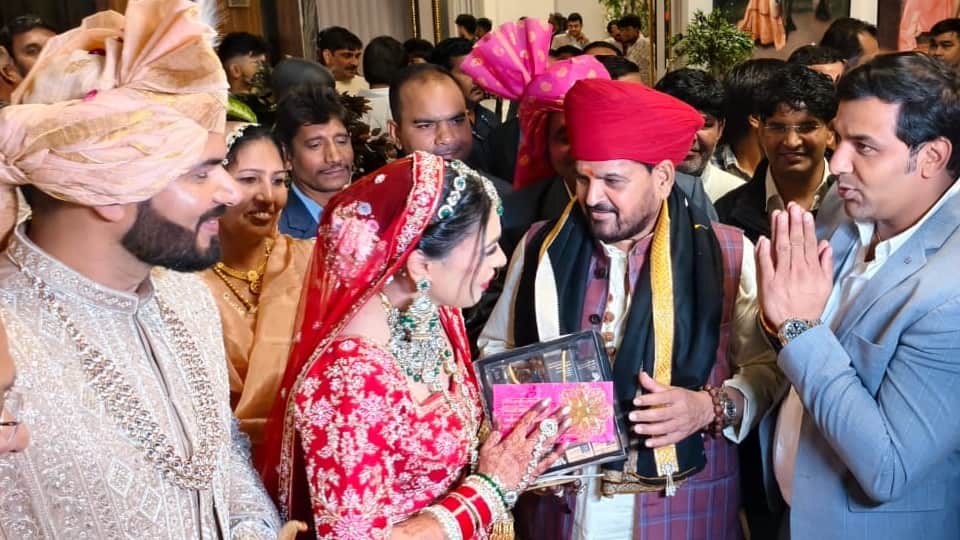 Wrestler Pooja Dhanda and businessman Abhishek Bora get married in Hisar Brijbhushan Singh offer blessing