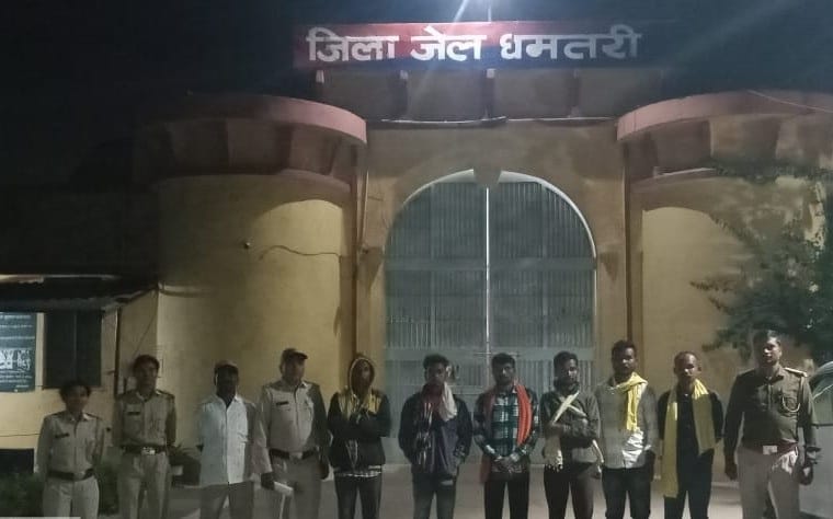 पुलिस की गिरफ्त में आरोपी