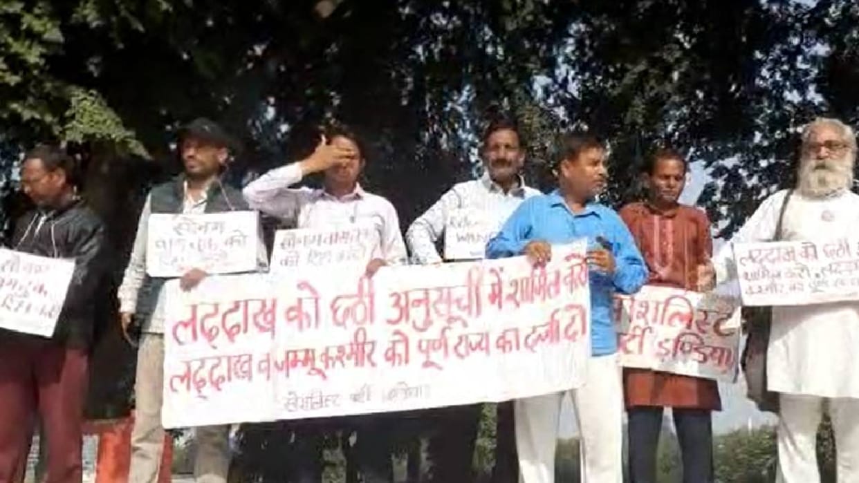 Lucknow: Socialist Party protests, says government should release Sonam Wangchuk, withdraw cases filed against