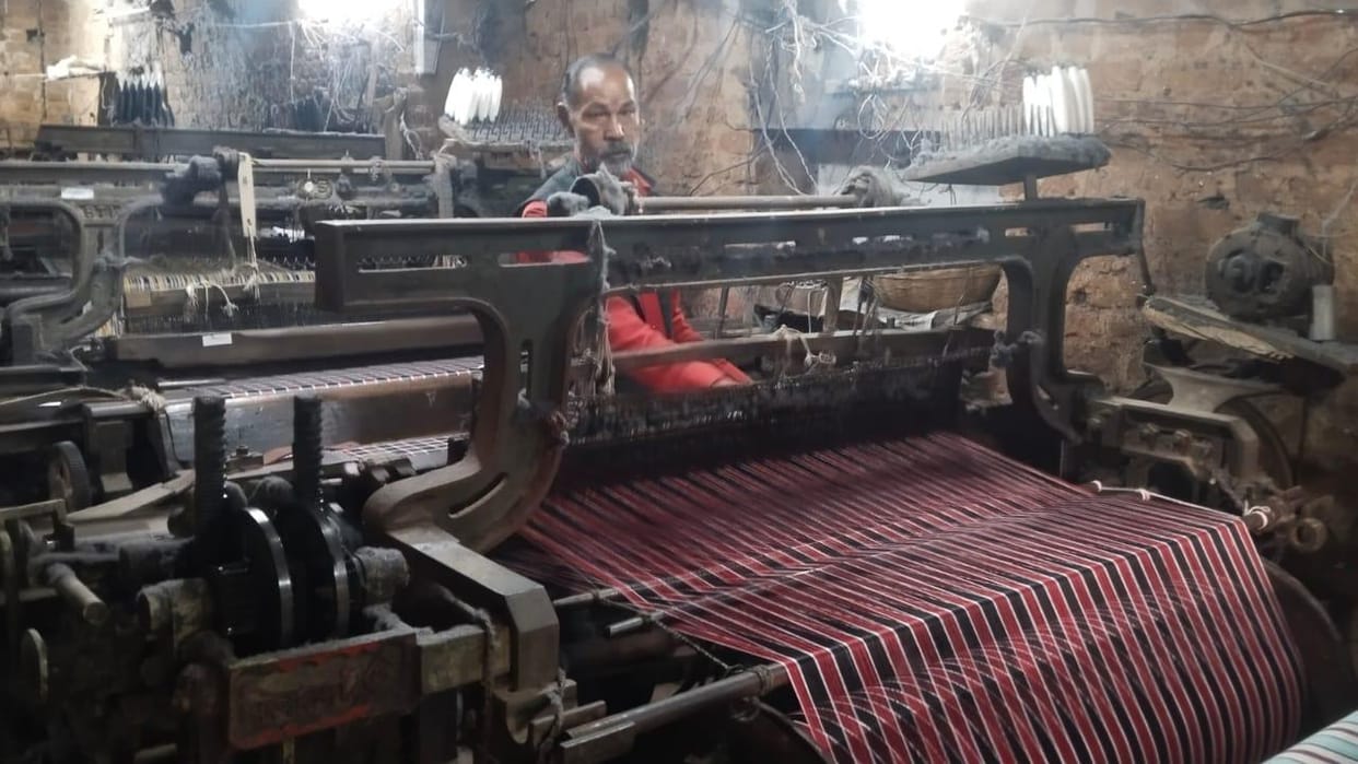 Jhansi: Ranipur's textile industry is shrinking due to lack of facilities.