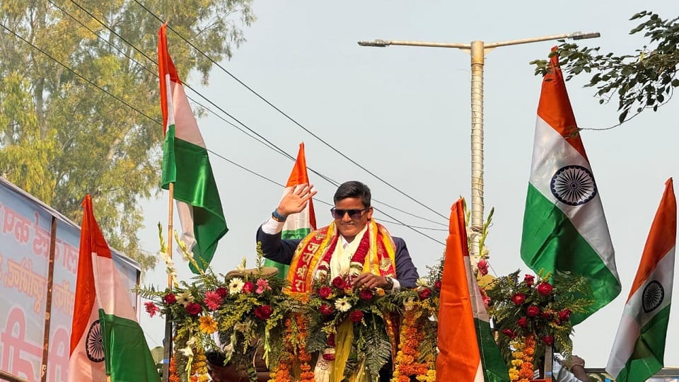 Cricketer Deepti Sharma Arrives in Agra, Watch Her Grand Welcome