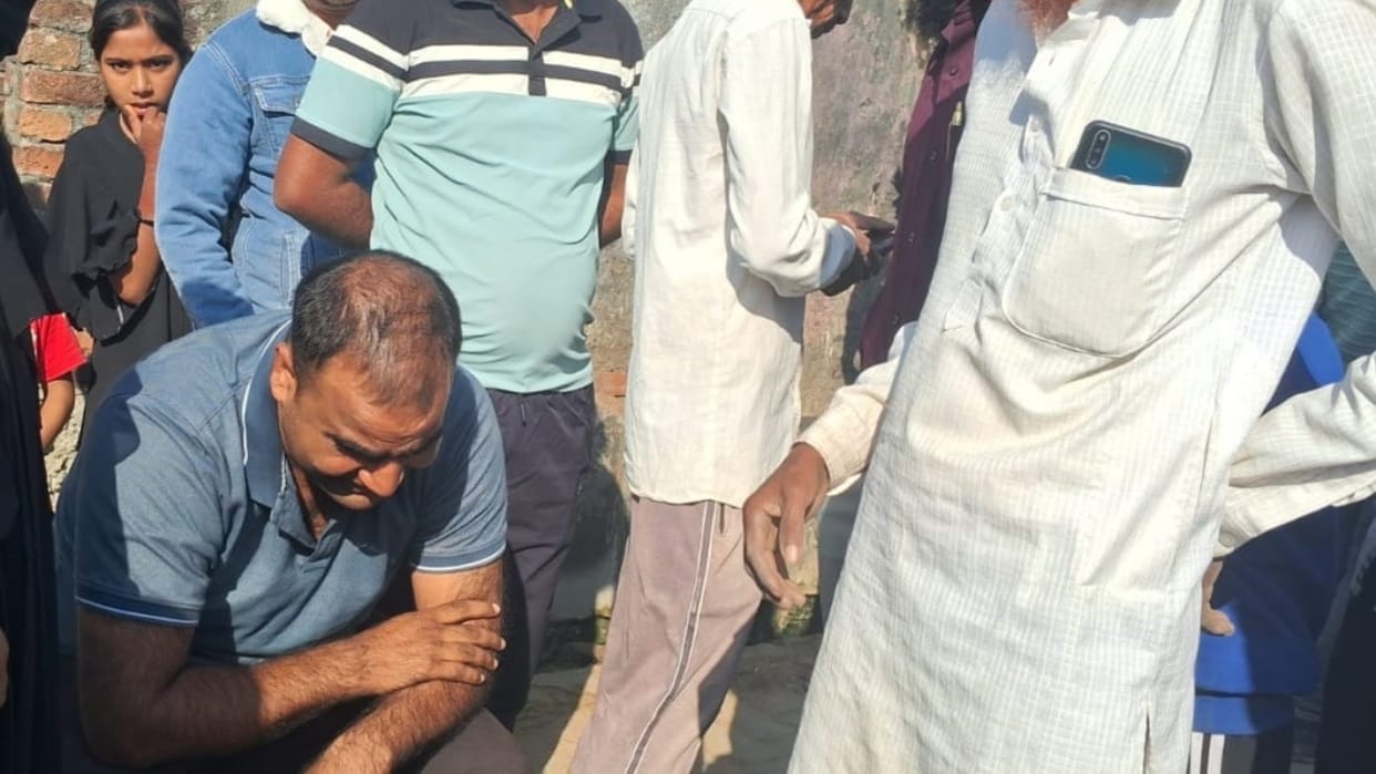 Policeman wife dies after being hit by a train in Pilibhit