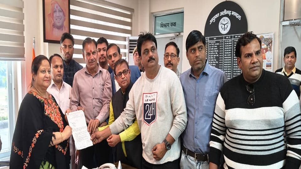 memorandum to Aligarh commissioner