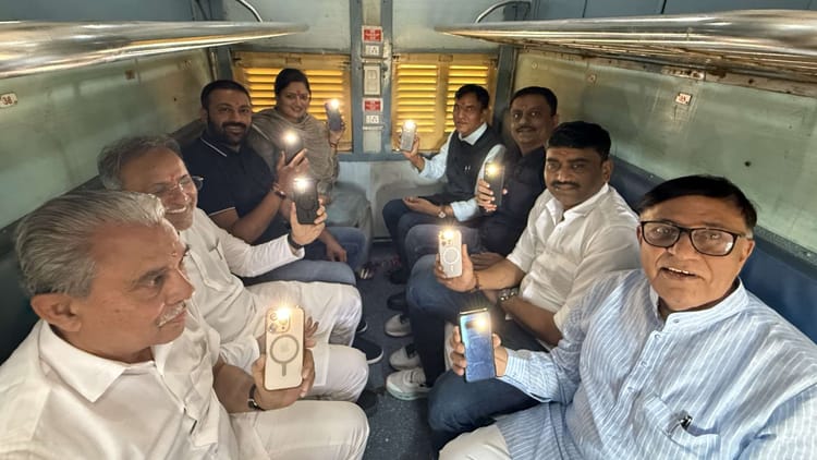 Bihar Election: 'फ्लैश ऑन, लालटेन गॉन', मनसुख मंडाविया ने किया पोस्ट; कुछ इस मजेदार अंदाज में राजद पर ली चुटकी