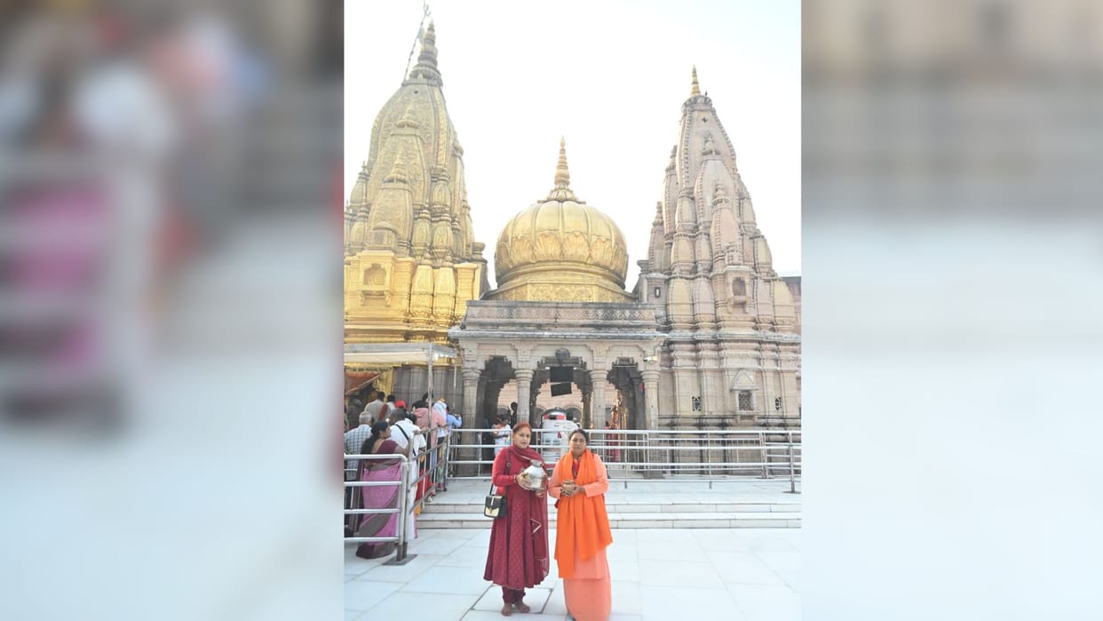 Shivputri Narmada met Kashi Vishwanath Saint Suman reached Dham pilgrimage on foot to twelve Jyotirlingas
