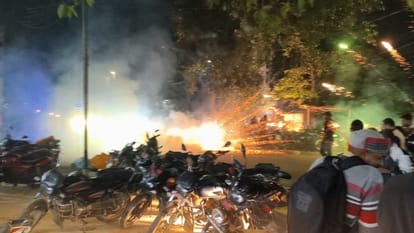 Bihar Election Result: Counting Turns Violent as Supporters Clash With Police; 3 Cops Injured, Vehicle Torche