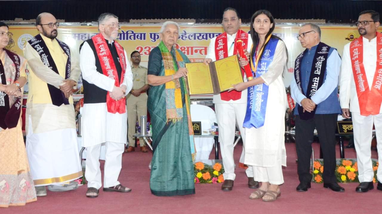 meritorious students received medals and 113 research scholars received degrees at the Rohilkhand University