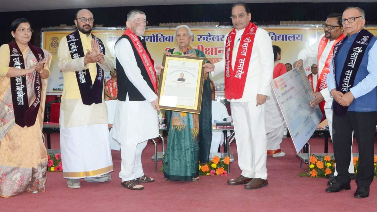 meritorious students received medals and 113 research scholars received degrees at the Rohilkhand University