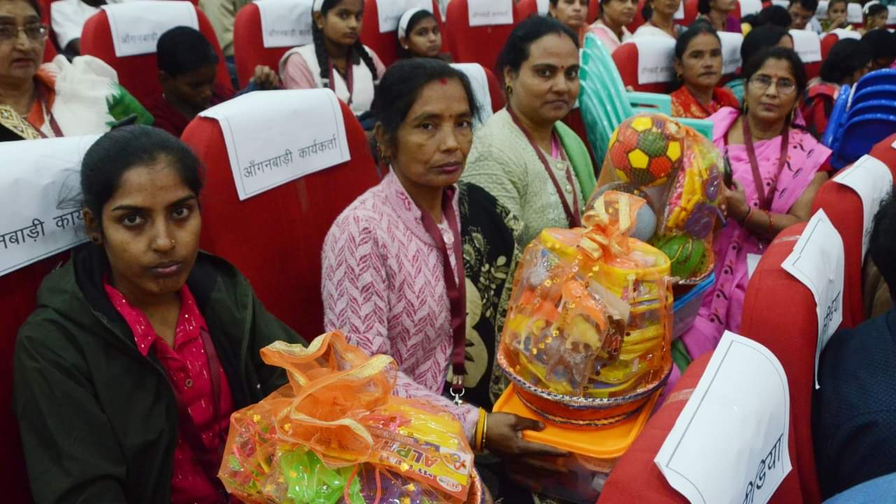 meritorious students received medals and 113 research scholars received degrees at the Rohilkhand University