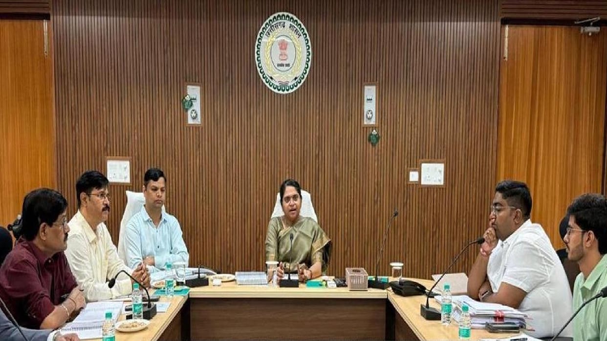 Review of Excise Department in Raipur, strict instructions for revenue target of Rs 12,500 crore
