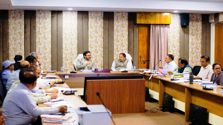 CG News: समय-सीमा में काम नहीं करने वाले ठेकेदारों पर लगेगी पेनाल्टी, पीडब्ल्यूडी सचिव ने दिए सख्त निर्देश