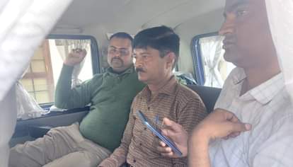 एंटी करप्शन टीम की गिरफ्त में आरोपी