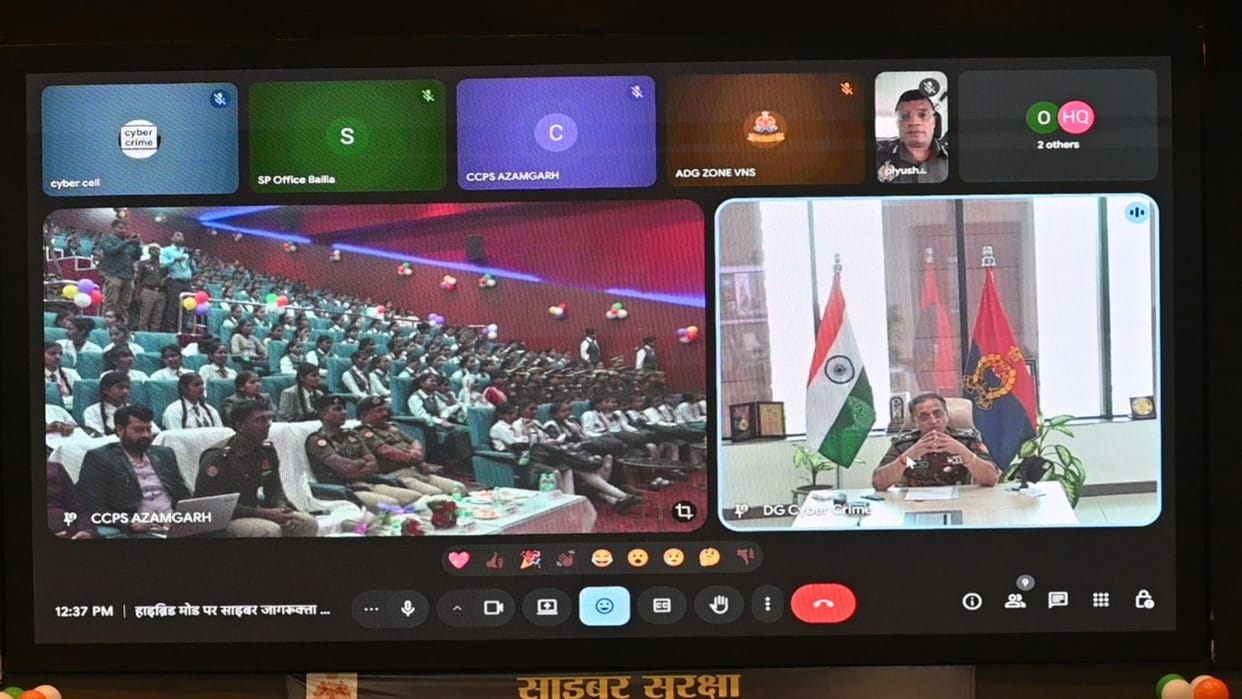 Cyber Crime Policeman and medical student mobile phones hacked safety tips live broadcast of workshop