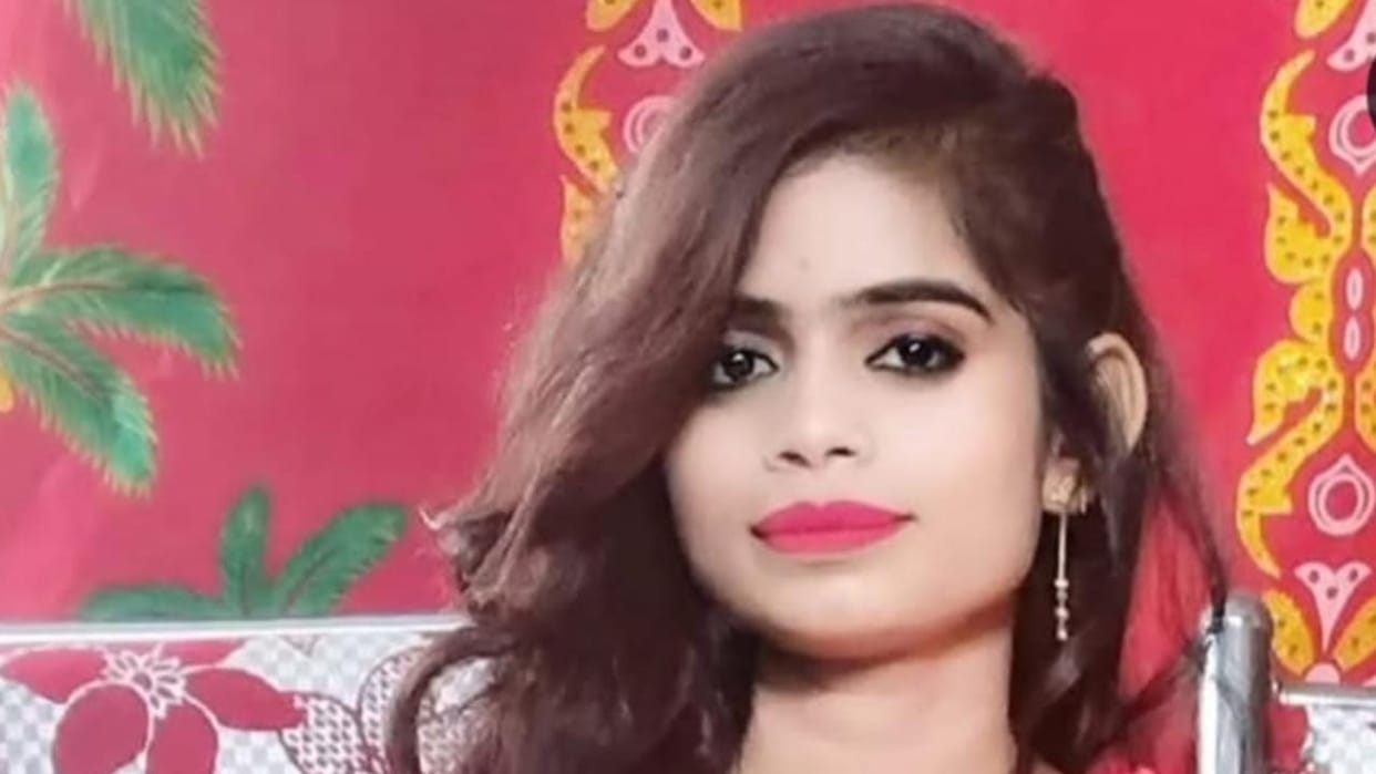 Jhansi: Parlour owner hanged herself with her dupatta inside her shop.