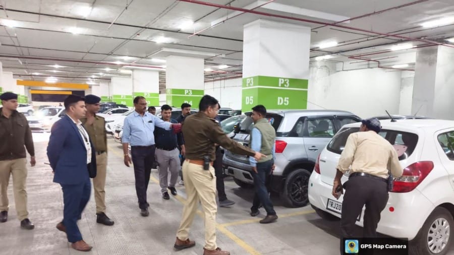 indore news police conduct extensive checking at malls hotels and hostels amid security alert