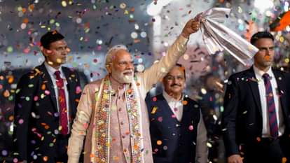 पीएम मोदी ने बिहार नतीजों पर गमछा लहराया