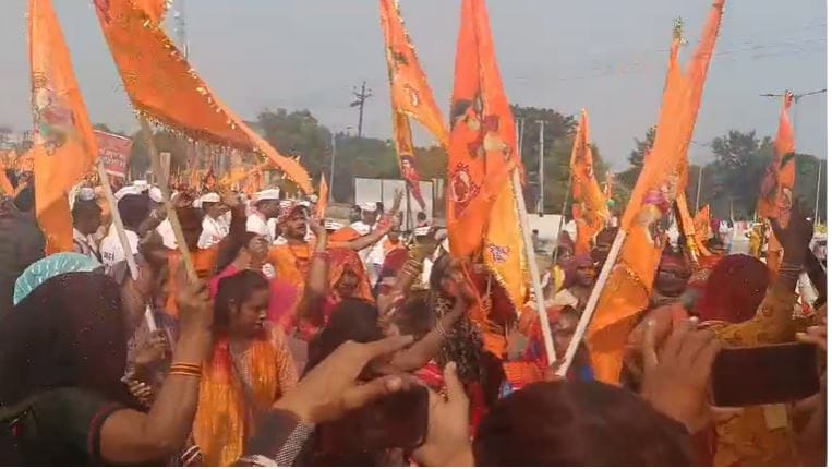 Massive Crowd Welcomes Sanatan Ekta Yatra in Chhata