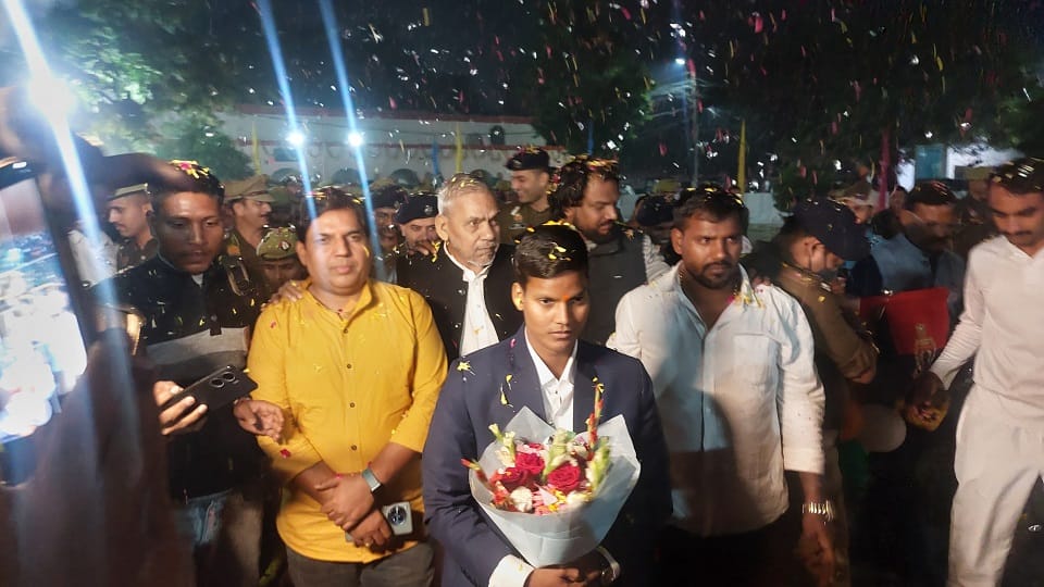 DSP Deepti Sharma Receives Grand Red Carpet Welcome in Agra Police Lines