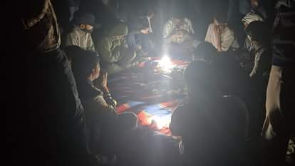 Major police action in Balod 13 people arrested for gambling in Parenguda village Rs 3.33 lakh cash seized