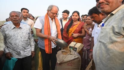 Paddy procurement begins in Chhattisgarh MP in Balod and minister in Mahasamund perform Shri Ganesh Puja