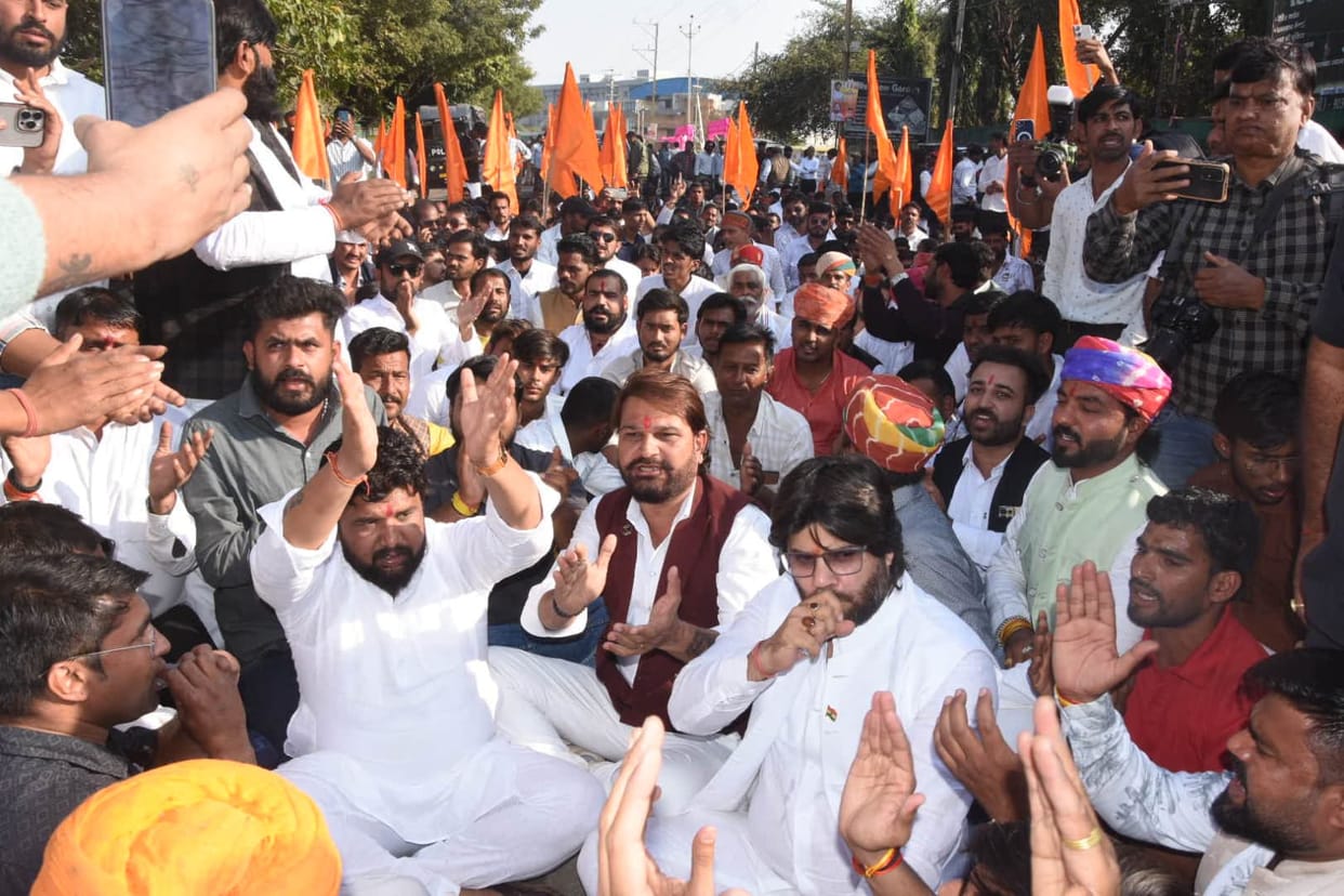 Bhopal News: Karni Sena staged a strong protest in Bhopal over its 5-point demand, agreeing after assurances f