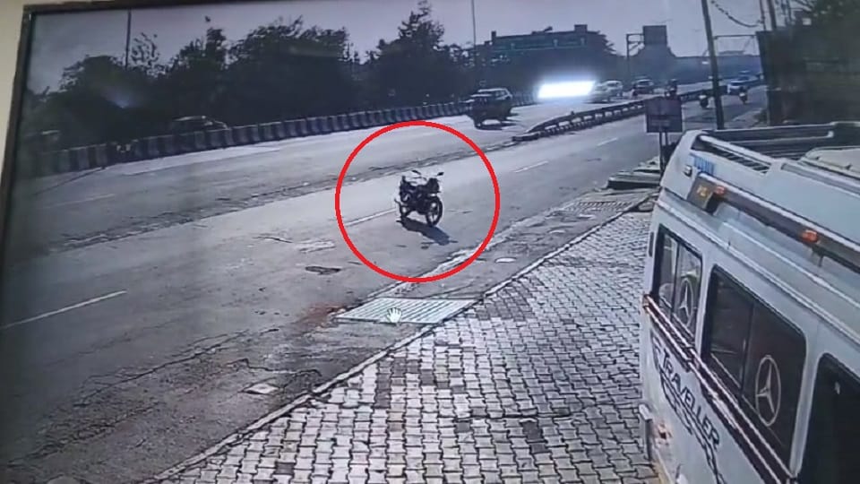 Father and son injured after falling on road bike runs 50 meters without driver