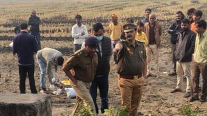 Etawah body of young man was found lying near culvert his head and face crushed and his father alleged murder