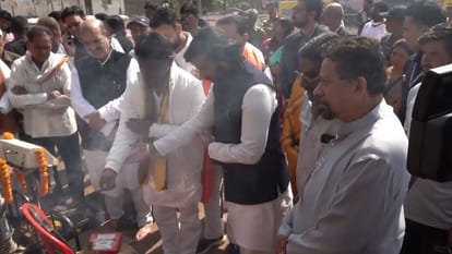 Paddy procurement begins in Chhattisgarh MP in Balod and minister in Mahasamund perform Shri Ganesh Puja