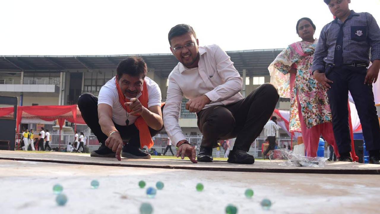 Forgotten Games-2025: Minister JPS Rathore rides a bicycle, Municipal Commissioner takes aim; see photos