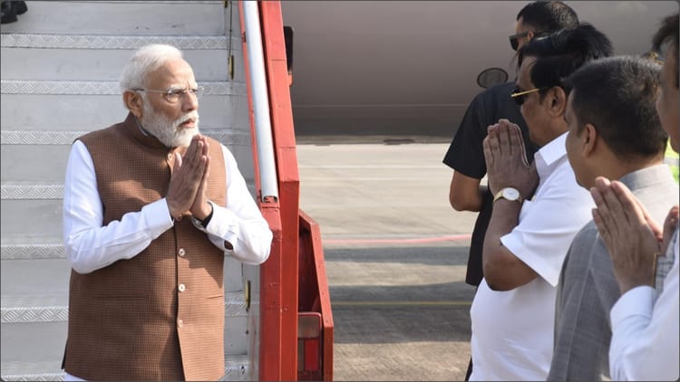 PM Modi Gujarat Visit: गुजरात के दौरे पर प्रधानमंत्री, अंत्रोली में बन रहे बुलेट ट्रेन स्टेशन का लिया जायजा