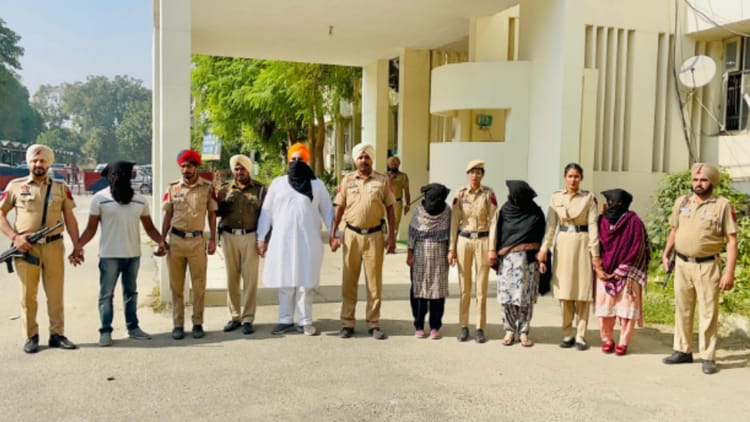 Faridkot:कारोबारी को ब्लैकमेल करने के छह आरोपी काबू, तीन महिलाएं और कांग्रेस के 2 पूर्व सरपंच शामिल – Six Accused Of Blackmailing Businessman Arrested Faridkot
