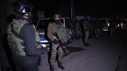 Suspects flee home forcibly with food, search operation launched